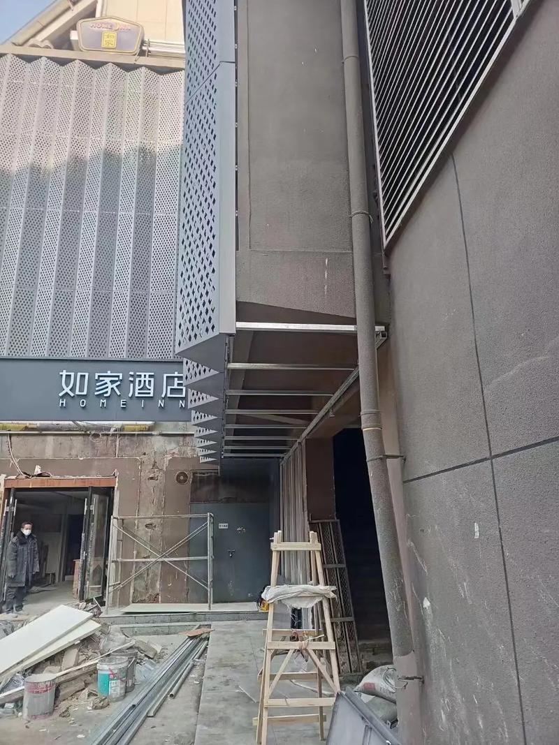 鋁板幕墻安裝施工全攻略 專業幕墻維修與改造服務解析